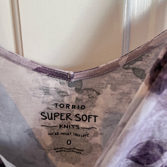 Torrid Super Soft 🌺BEAUTIFUL FLORAL🌺 Tank Top - Picture 3 of 5